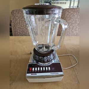Philips Glass Blender‎ with Brown Accents